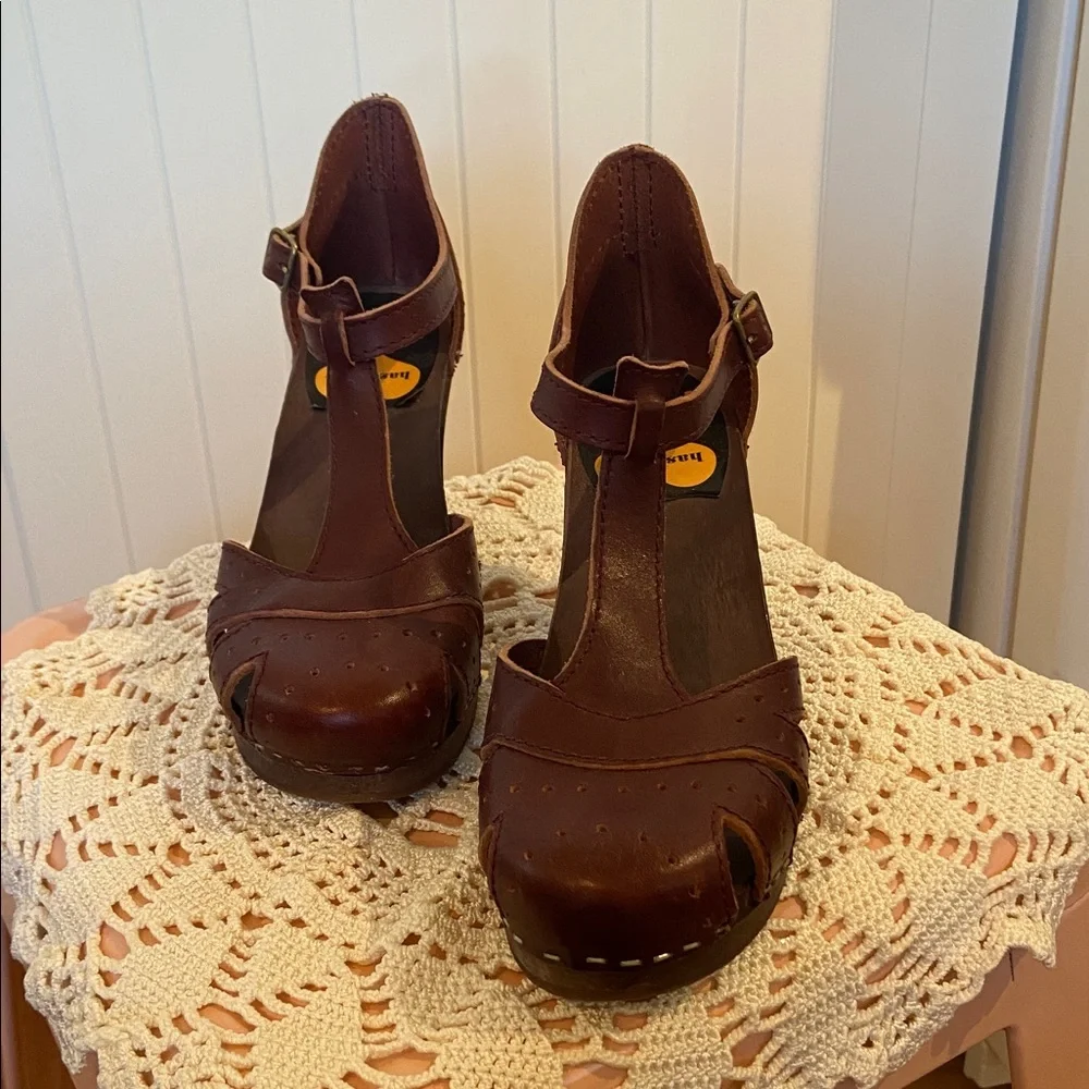 ❤️ HOST PICK ❤️ SWEDISH HASBEENS oxblood T-Strap clog heels 37 - Picture 3 of 16